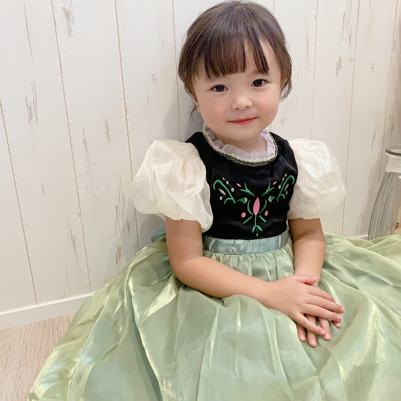 クーポンで2,980円→1,773円【即納】100/120/130訳あり品プリンセスチュールドレス グリーン シフォン袖タイプ［アナと雪の女王 アナ］