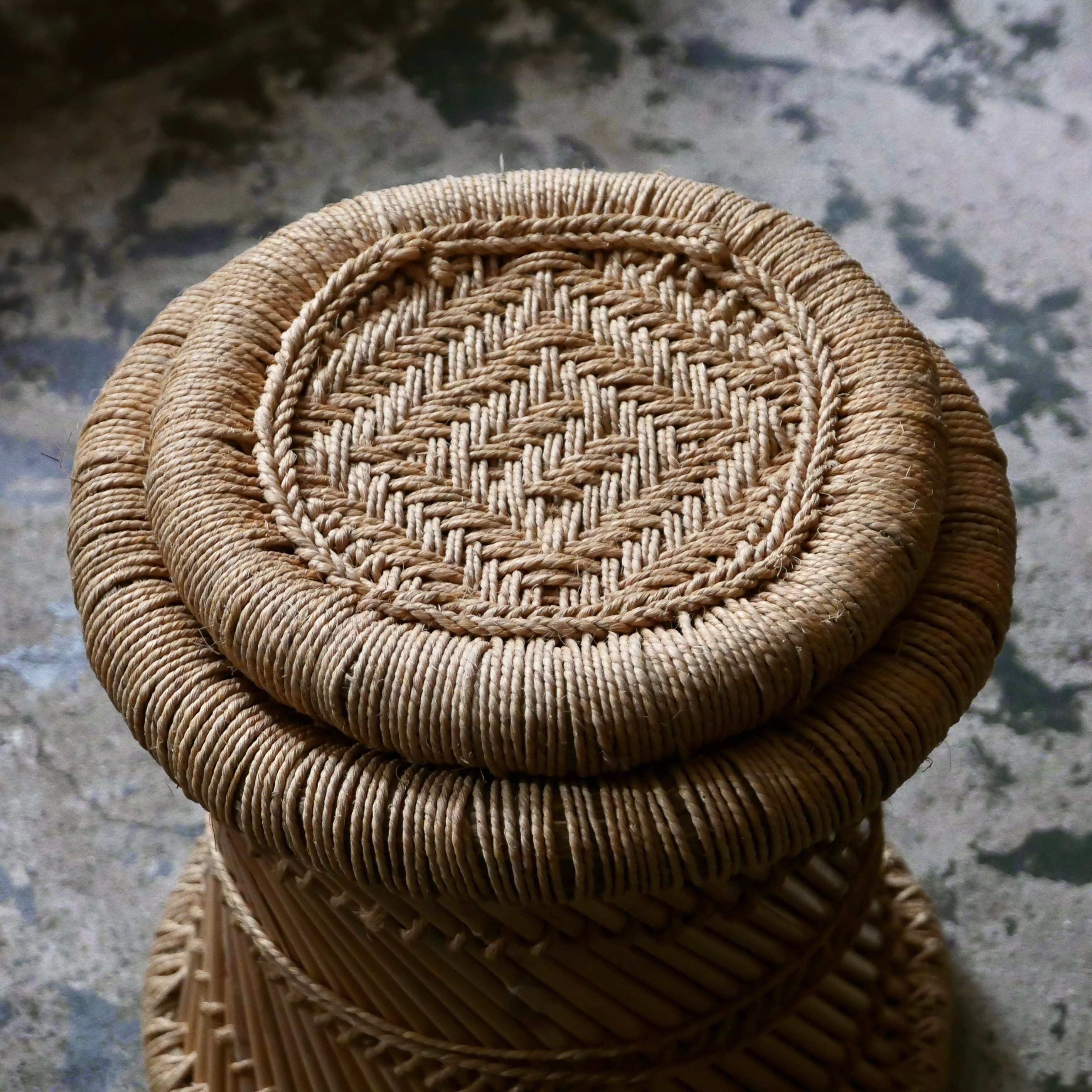 倉敷民藝館にも展示されている 「インドの民藝スツール」 大・小セット