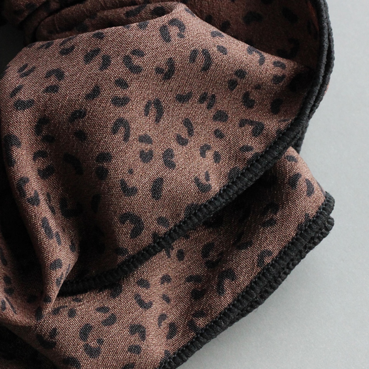 【ネコポス便】ヘアアクセ ランダム 豹柄 ドット フレアシュシュ 2542