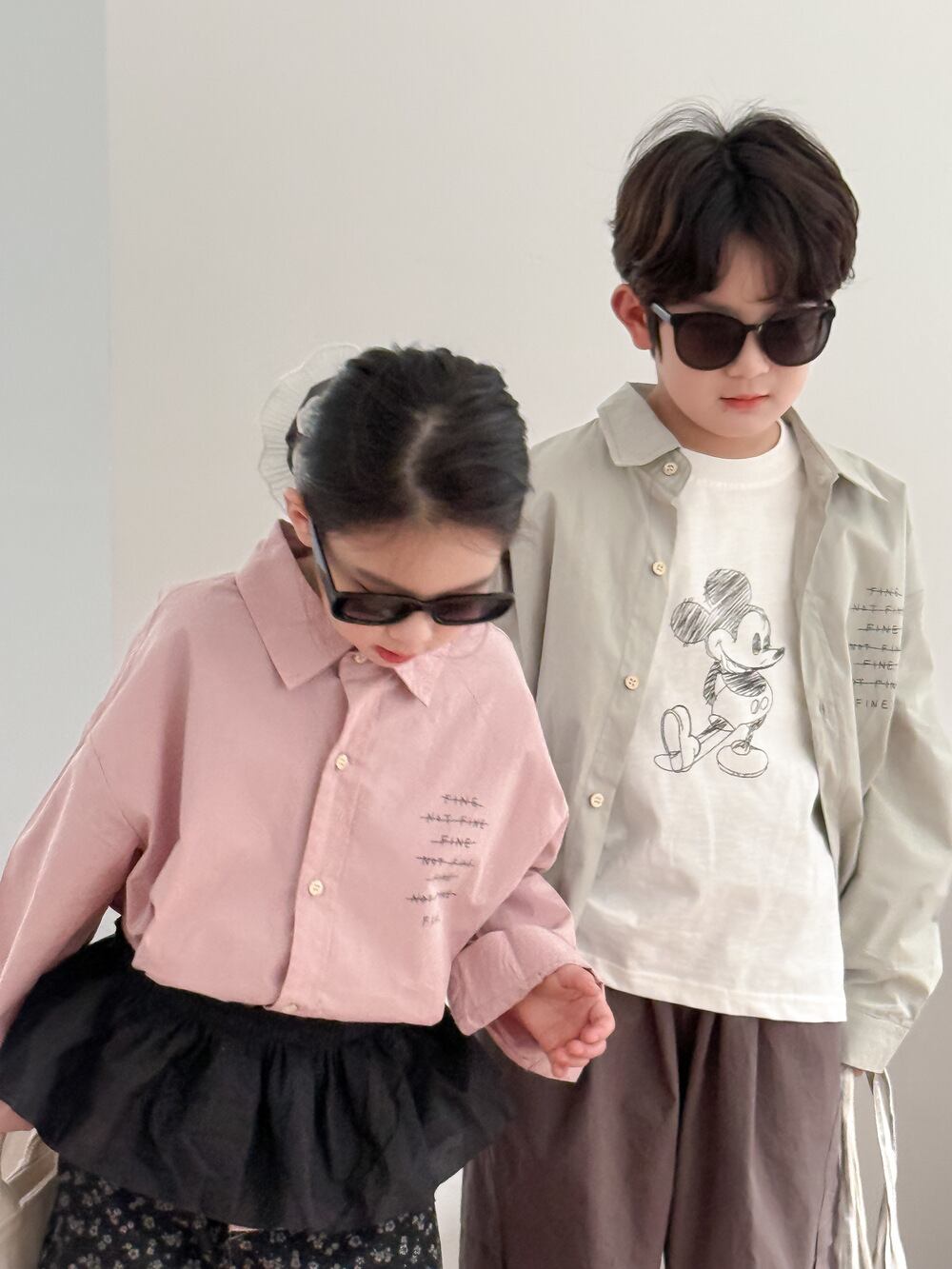 裾デザイン英字シャツ