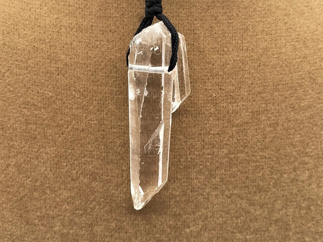 ペンダントトップ素材（ブラジル水晶）