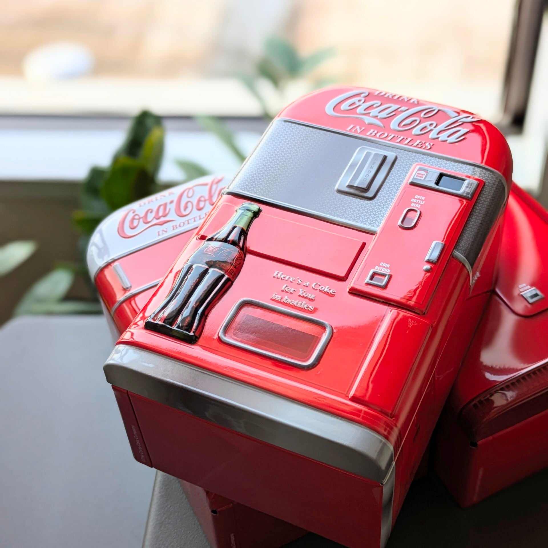 【 Coca-Cola ( コカ・コーラ ) / Coke 】 Vending machine Tin bank / 自動販売機型貯金箱 / コインバンク / 1950年代 1960年代【B】〚アメリカン雑貨 アメトイ〛