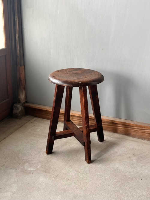 渋いスツール