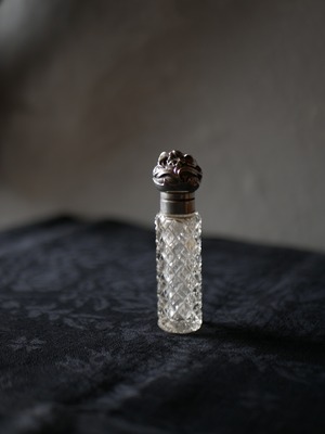 【御予約品/ RESERVED】カットガラス 百合の花 香水瓶 アトマイザー フランスアンティーク アンティークのある暮らし