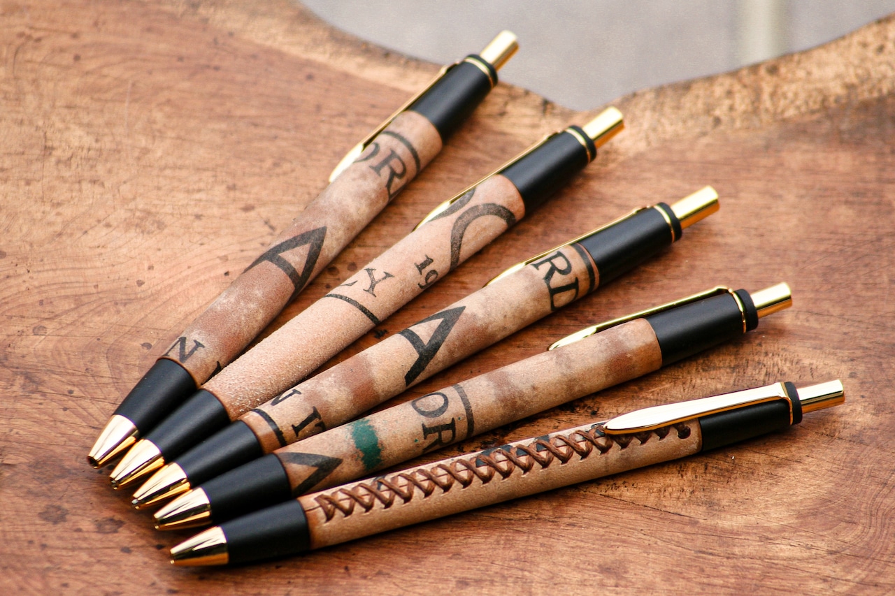 革軸ペン【 ROCADO シェルコードバン 裏巻き (ROCADOスタンプver.) 】