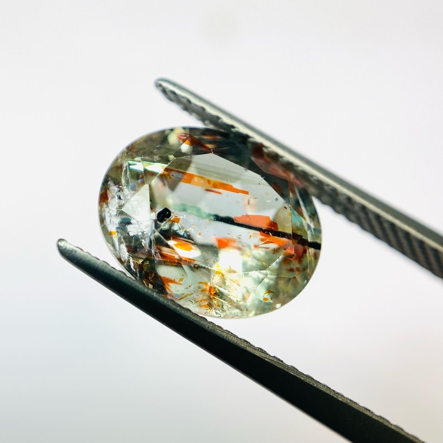 モダンアートなインクルージョンサンストーン