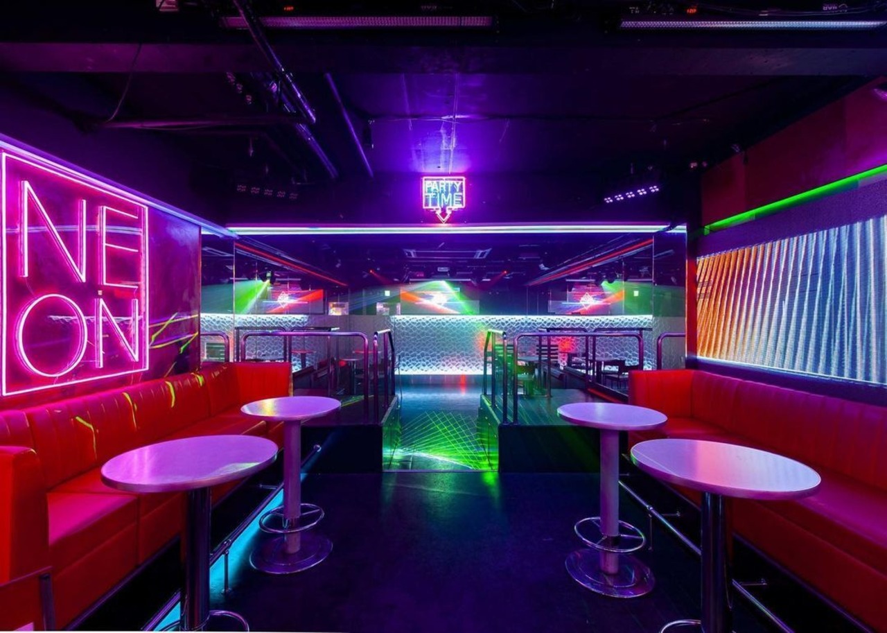 Neon Fukuoka 箱貸しブッキング 月ー木 10:00〜24:00■ 12時間	132,000円(税込)