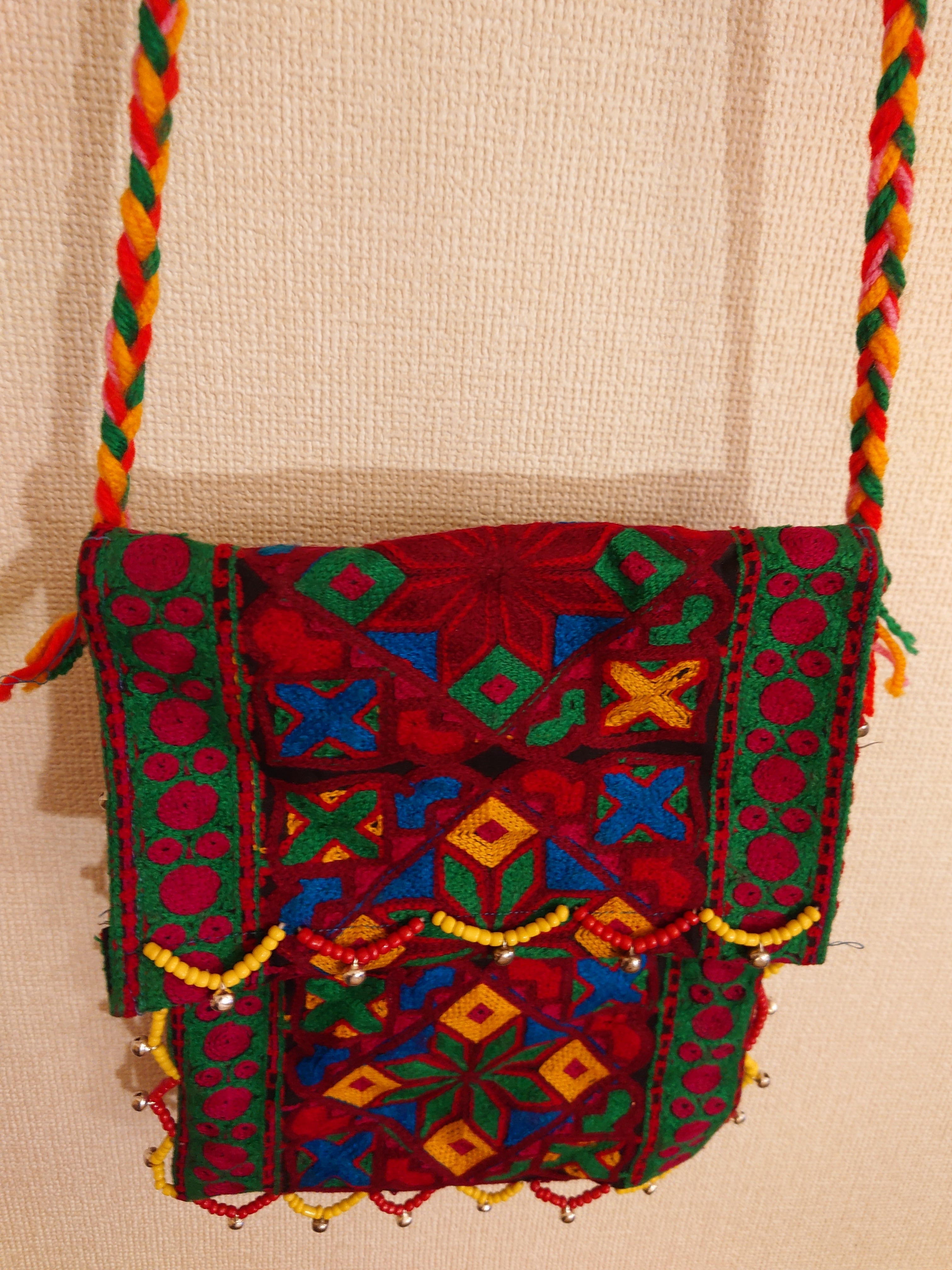 カラーシャ族手作りショルダーバッグC | SHAKE HANDS（チャリティーSHOP）