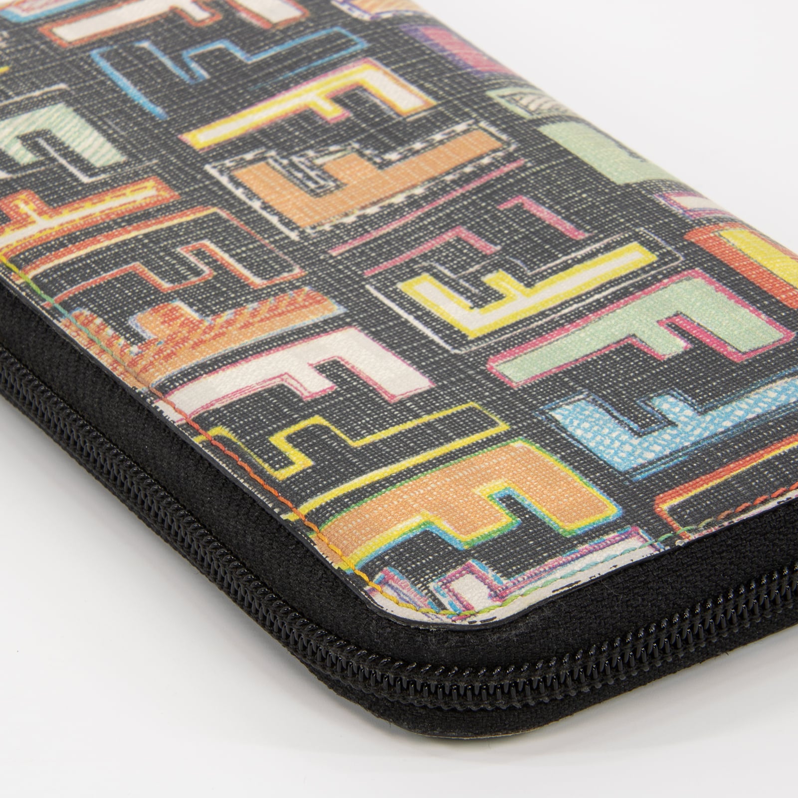 美品　フェンディ　ラウンドファスナー　財布 本物・送料無料・外側極美品】フェンディ・長財布・ラウンドファスナー