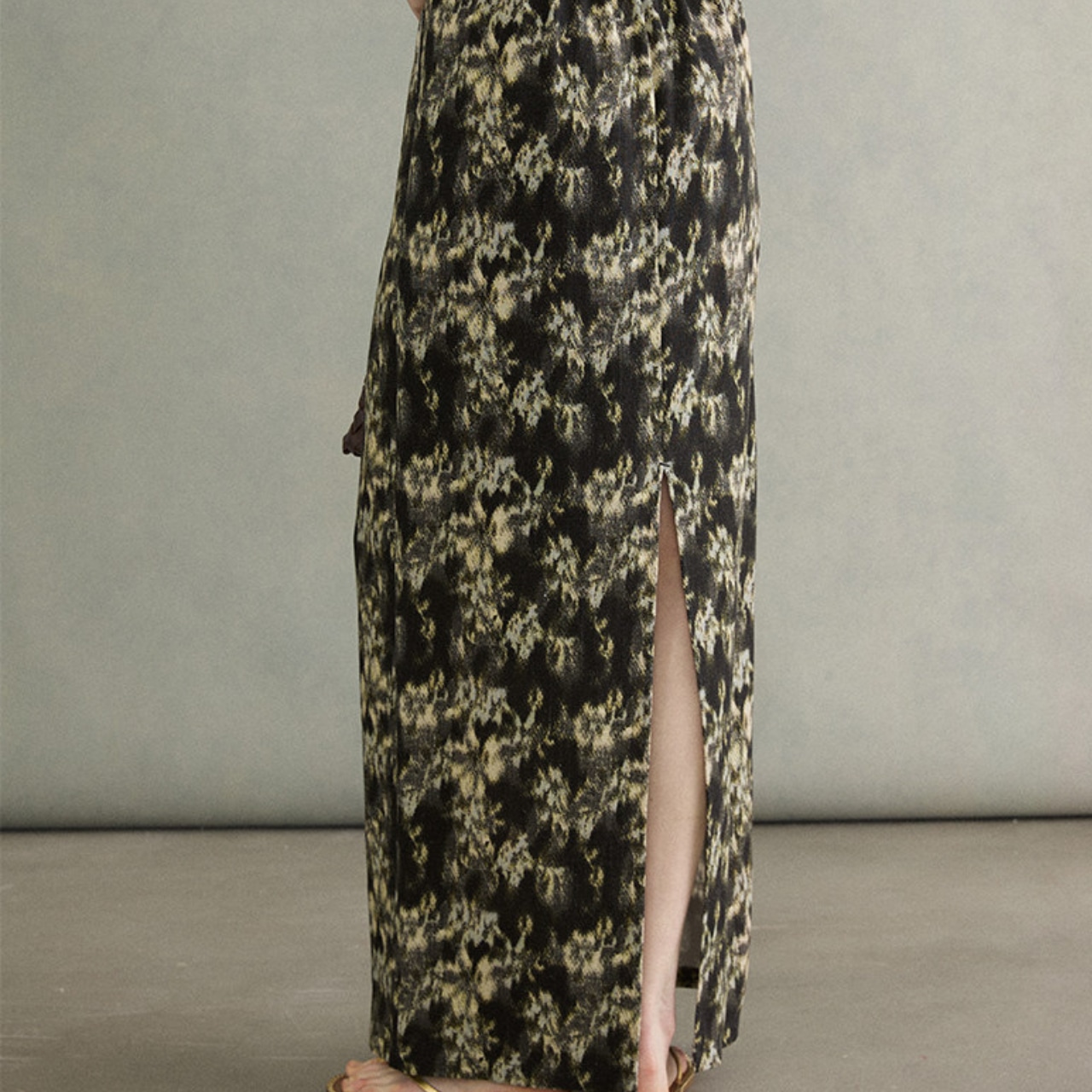 All-over Pattern back slit long skirt  T4624