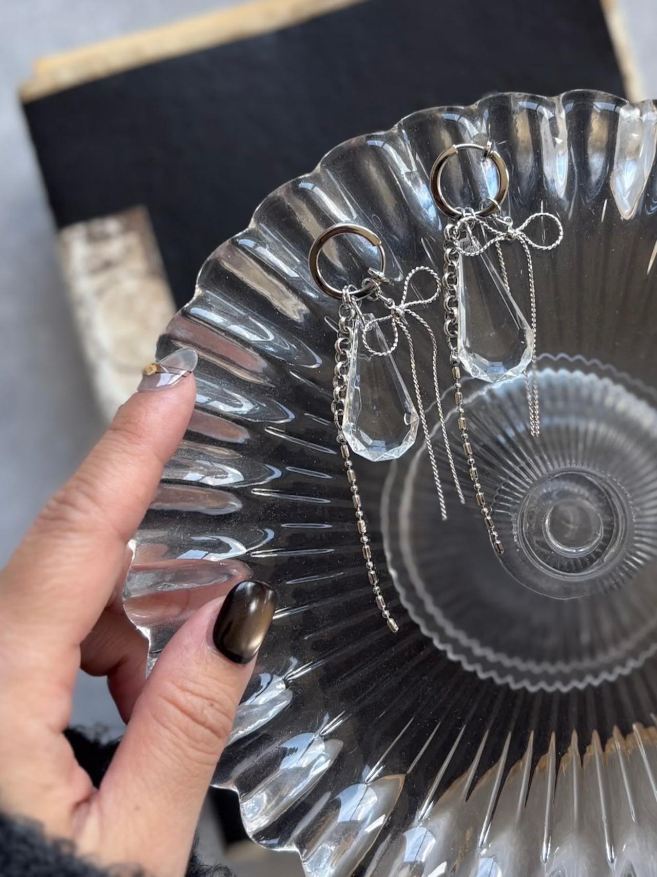 ドイツヴィンテージのクリアドロップ×リボン　フープアクセサリー　ピアス/イヤリング