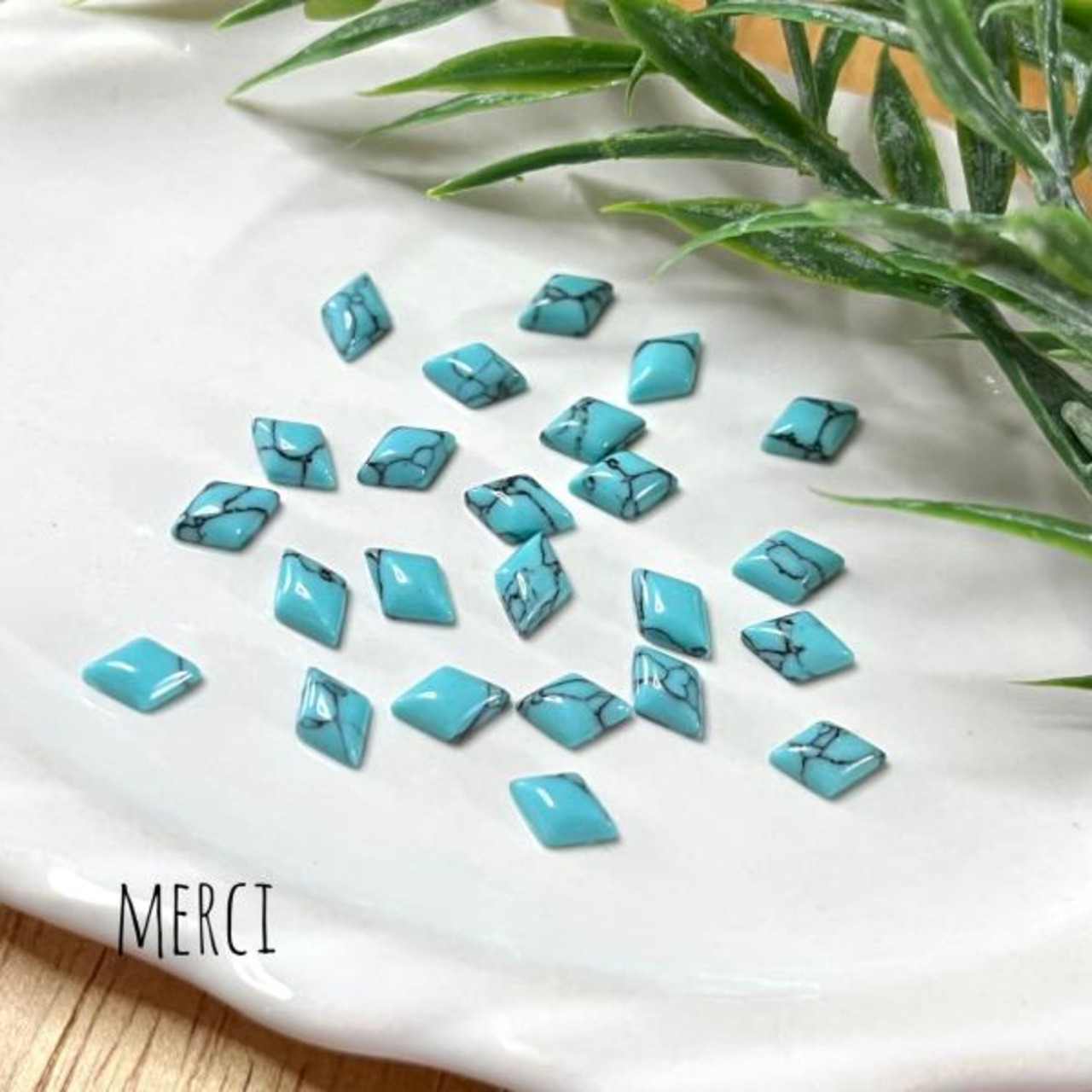 【4個】合成ターコイズ菱形ミニカボション/パーツ/スクエア