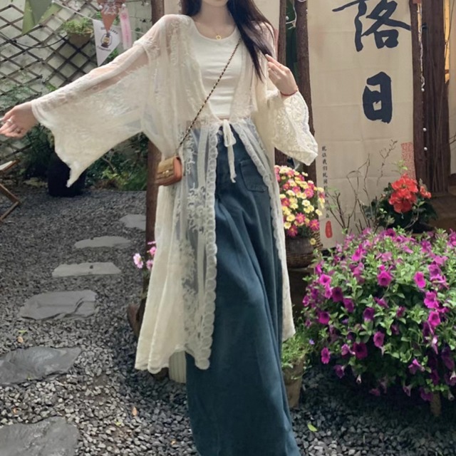 【送料無料】 ロングカーディガン 日焼け防止 サマーカーディガン ガウン 冷房対策 アウター 羽織り ロング 長袖 フレア袖 フレアスリーブ Vネック フレア Aライン 透け感 シースルー ホワイト アイボリー 大人カラー ニュアンスカラー 薄手生地 かわいい 大人可愛い 綺麗 シンプル カジュアル 大人 上品 おしゃれ お洒落 大人女子 こなれ感 エレガント コンサバ 定番アイテム 体型カバー フェミニン 花柄 夏 女性 レディース ママ 20代 30代 40代 お出かけ プール 海 ビーチ リゾート