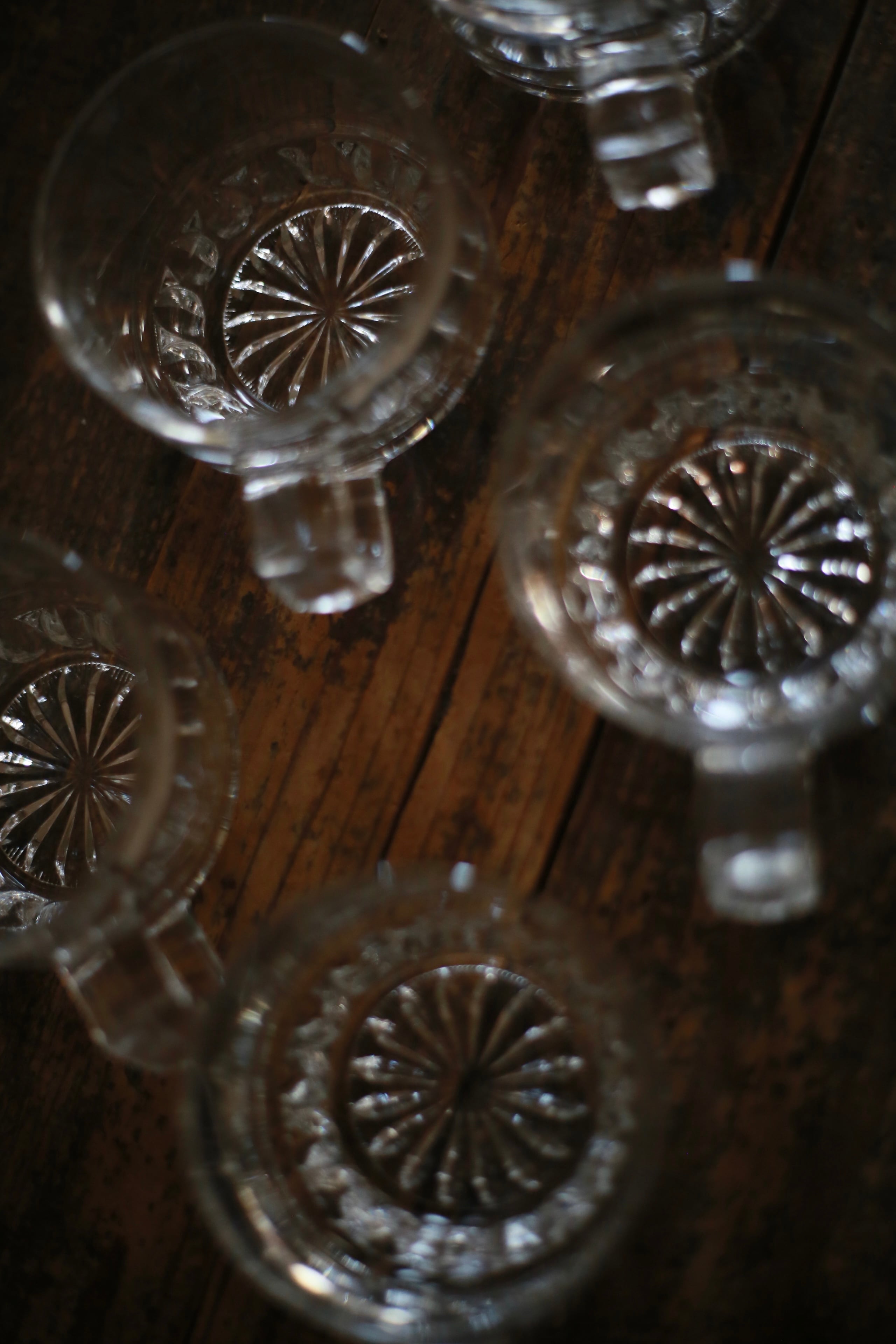 古い国産のガラスカップ