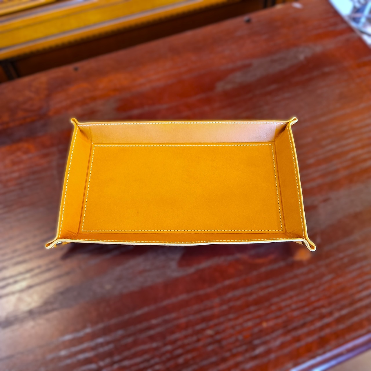 【全て手作りの一点もの革小物】置くだけで日常を彩るマルチキャッシュトレー