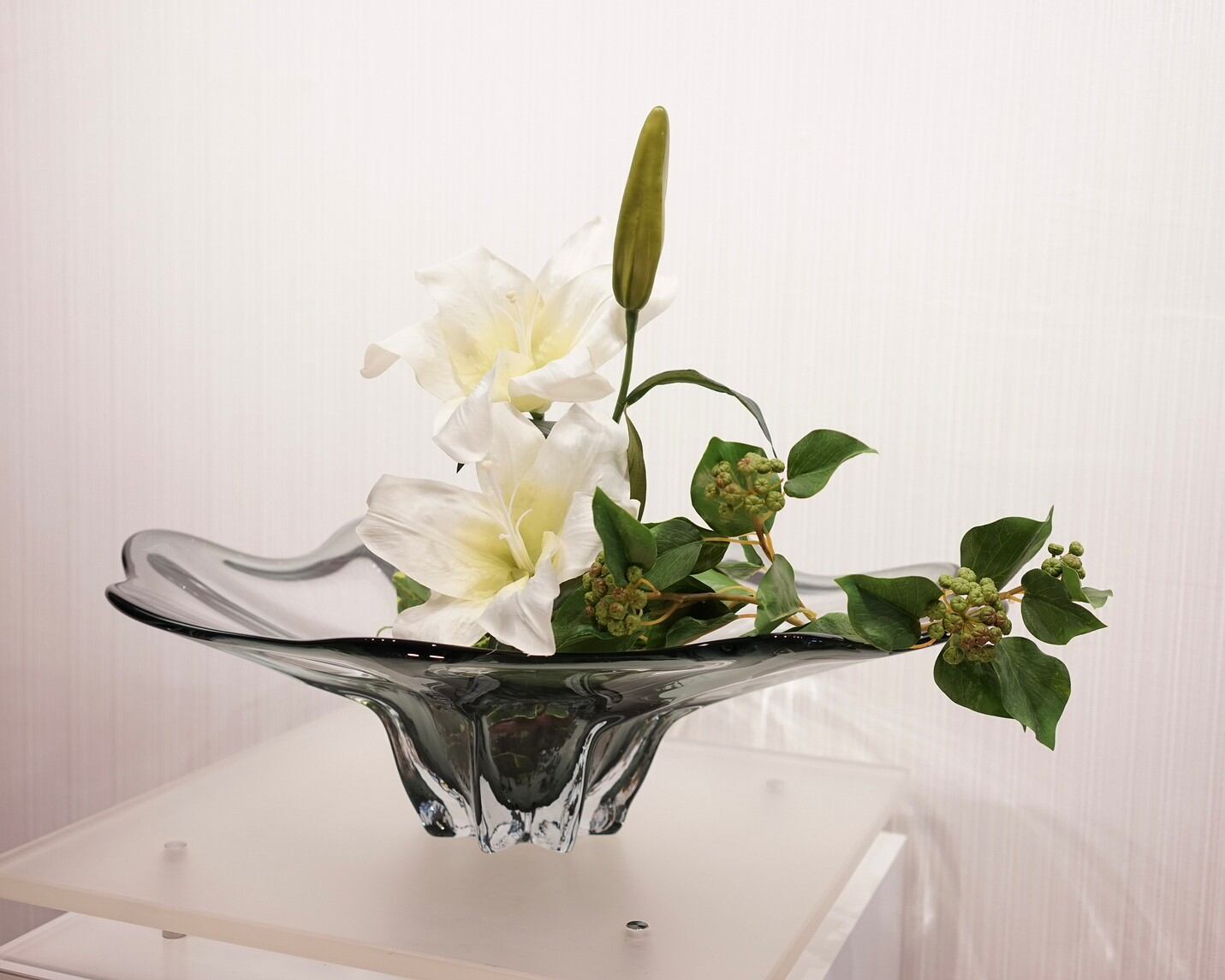 フラワーベース 新品 ガラス製 造花付き モダン オブジェ - 花瓶