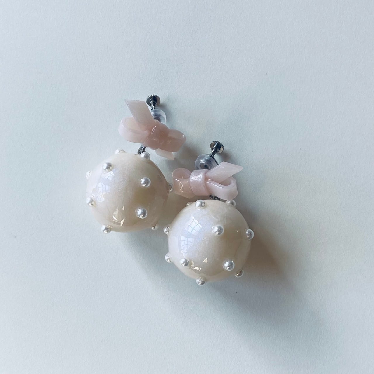 big pearl odango earring pink