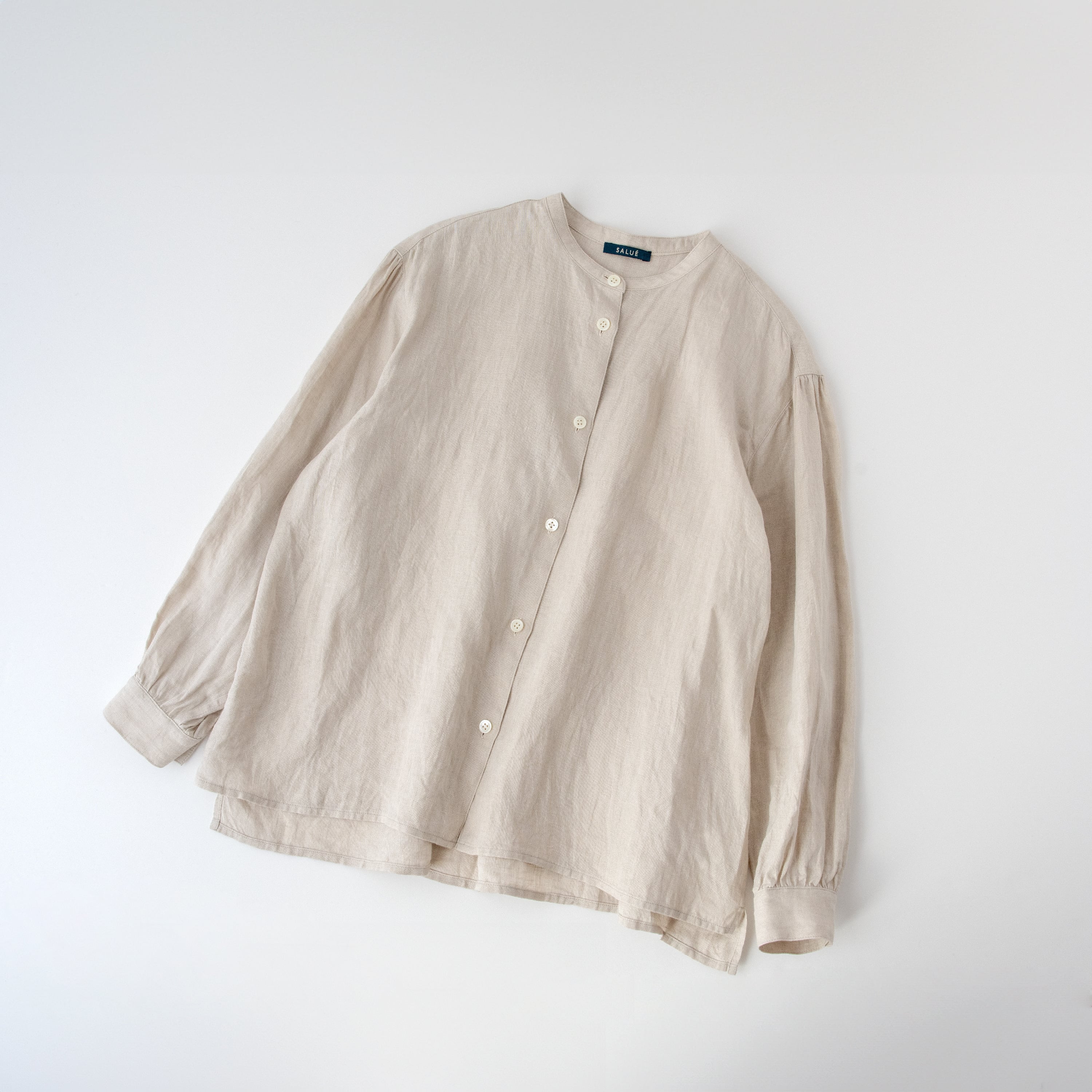 new:band collar gathered shirt/light weight linen 〈beige〉
