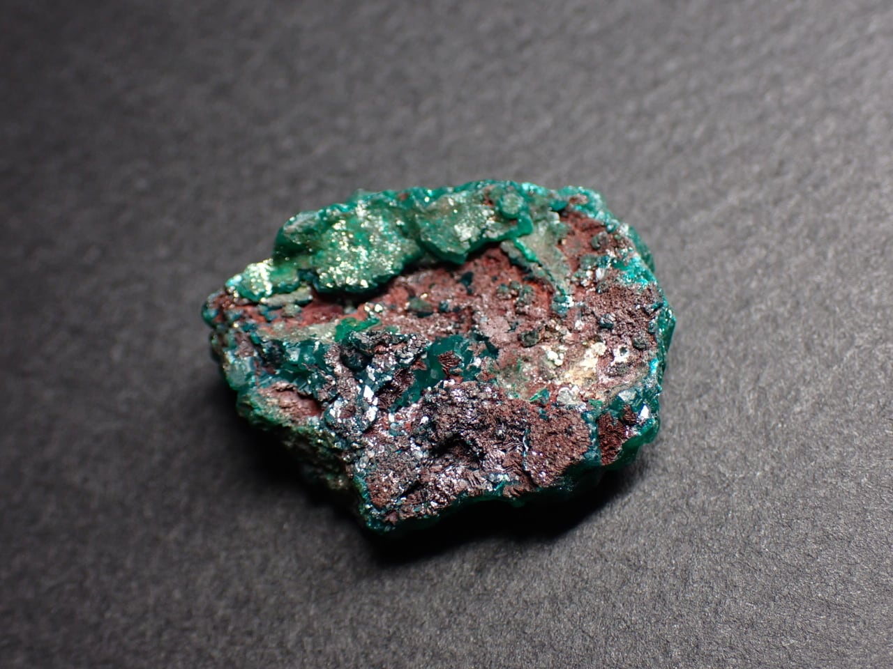 コンゴ共和国産 ダイオプテーズ/Dioptase 原石 A-DPT052 | 鉱物