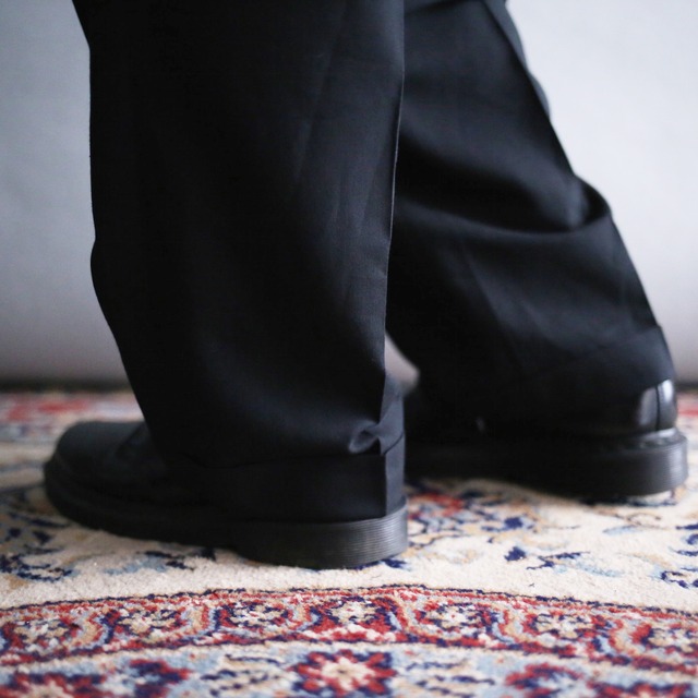 2-tuck tapered silhouette wide slacks