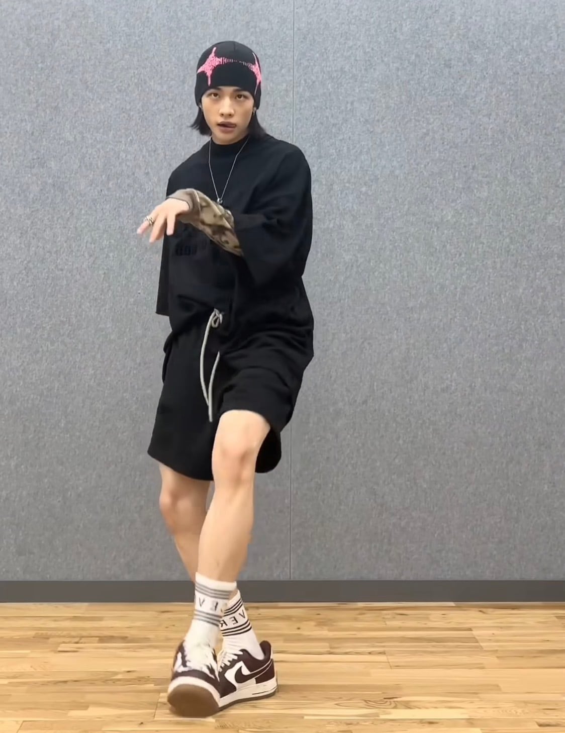 ☆Stray Kids ヒョンジン 着用！！【LUVISTRUE】VL BLINK BEANIE