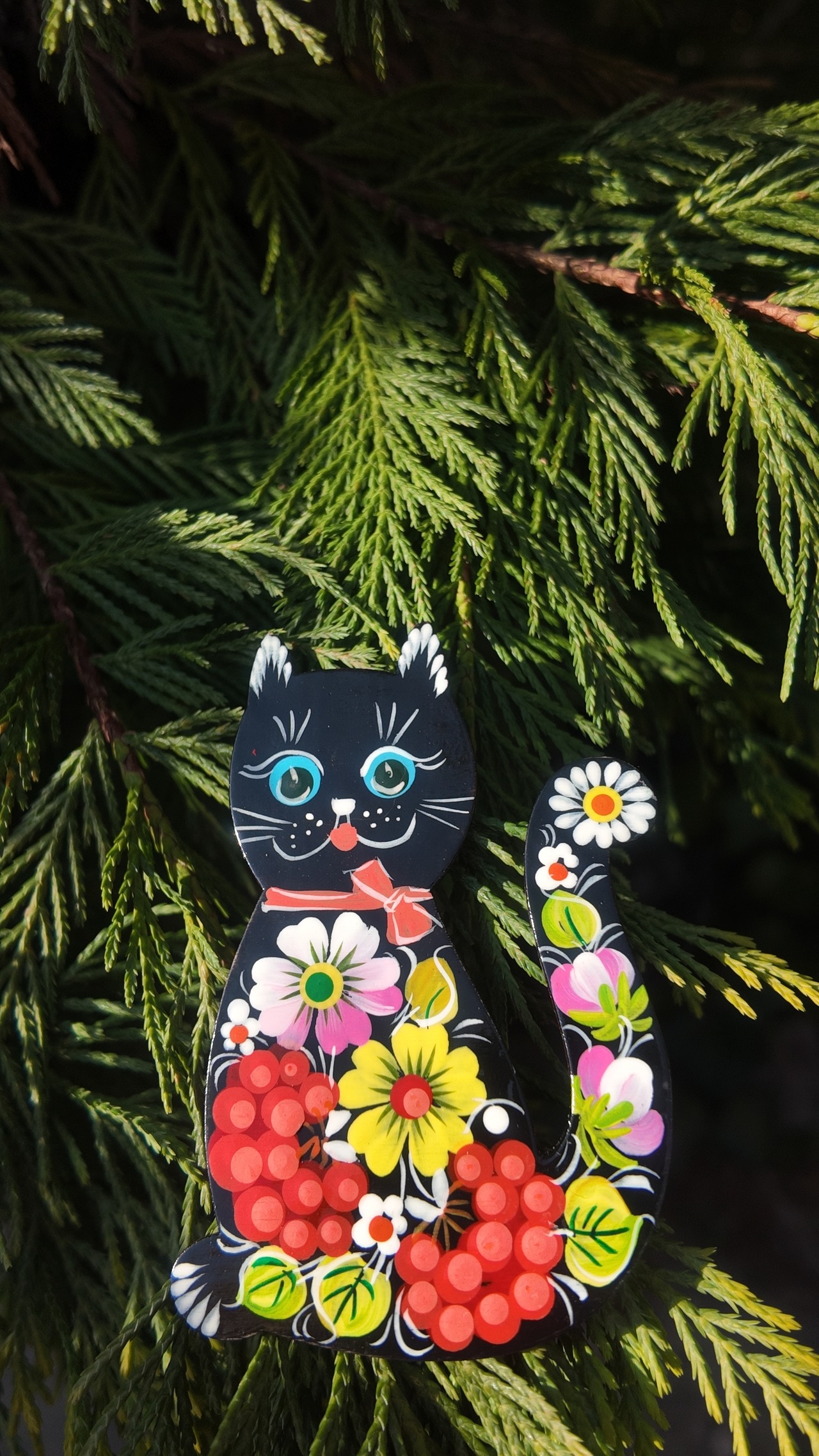 ウクライナ伝統絵画 ペトリキウカ塗り 木製ブローチ（ホメンコ作） - 1