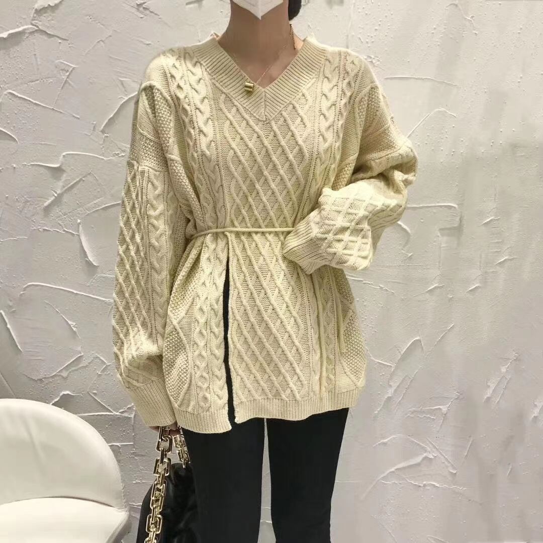 スリット入り　ケーブル編みニットプルオーバー　AJ2205-D02