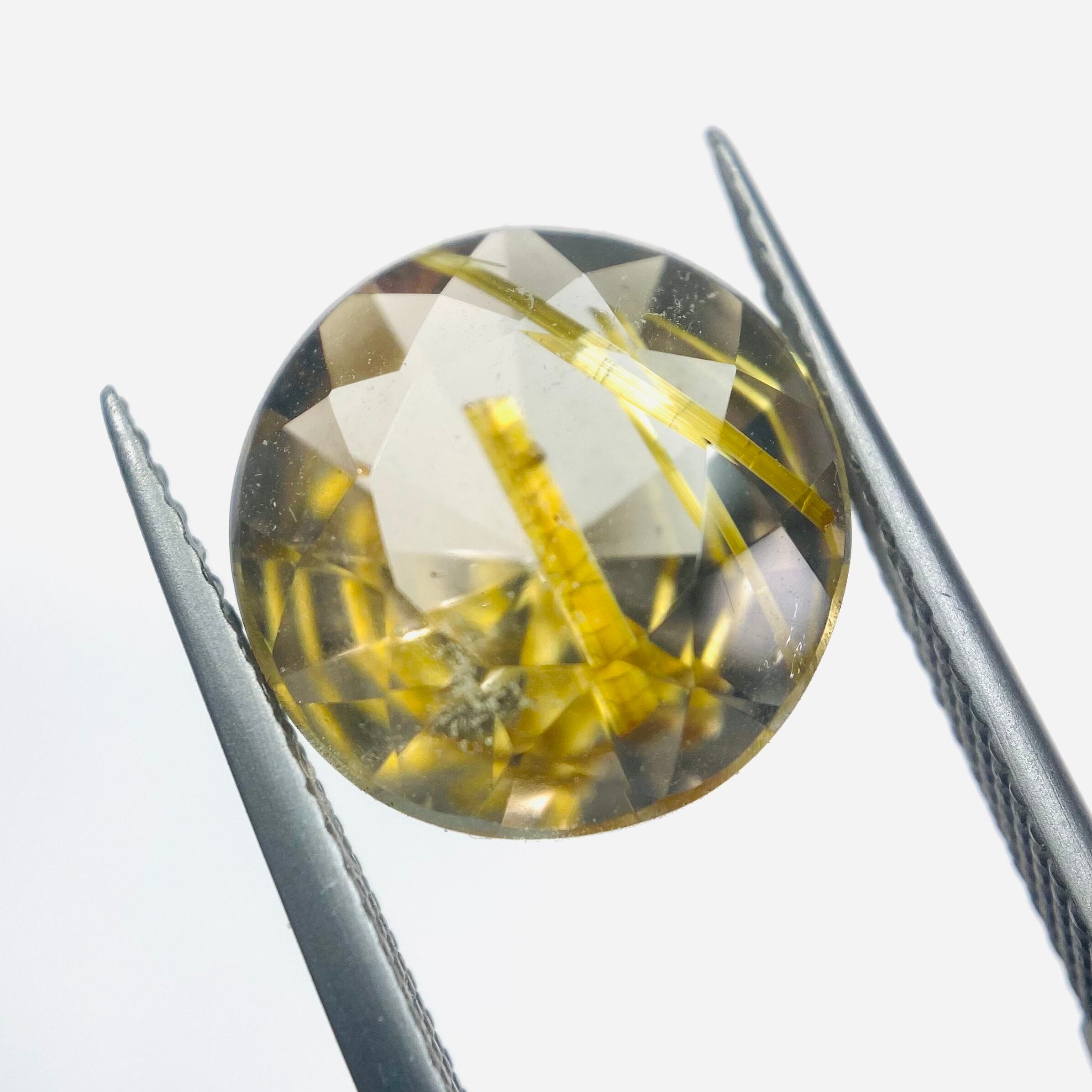 大胆で個性的なルチルクオーツ