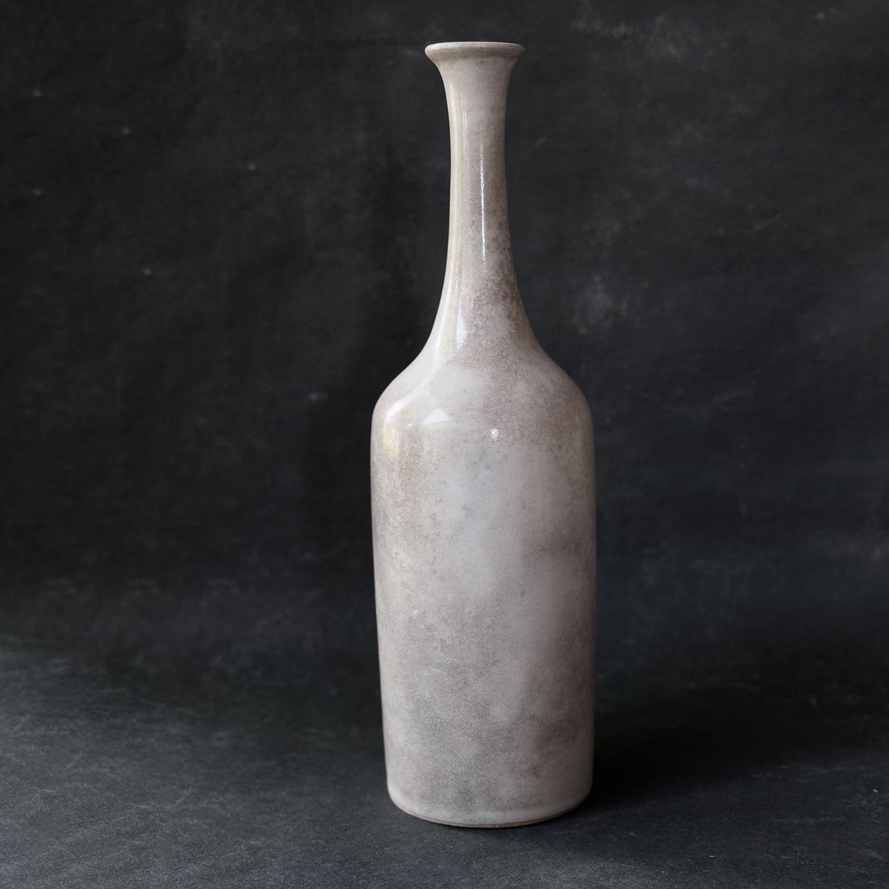 瀬川辰馬 Tatsuma Segawa 炭化白釉 花器 W45-1 | les trois 瀬川辰馬 Tatsuma Segawa 炭化白釉 花器 W45-1 | les trois