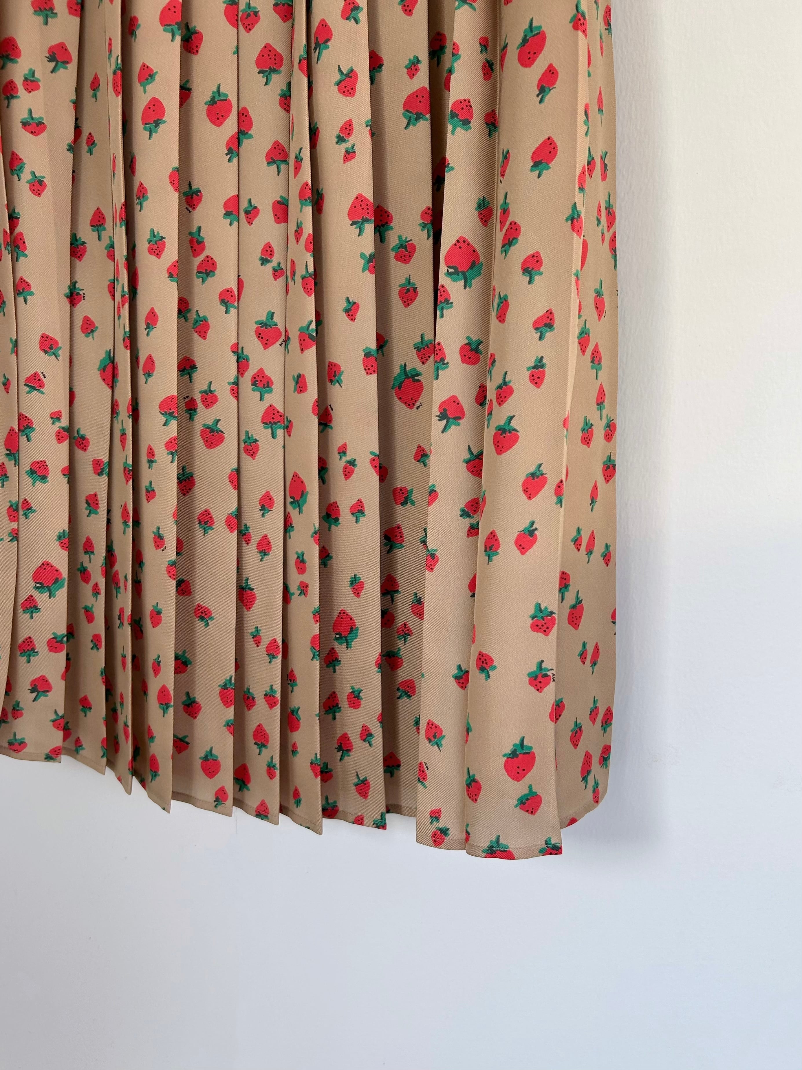 MUVEIL イチゴプリントプリーツスカート | KOKO