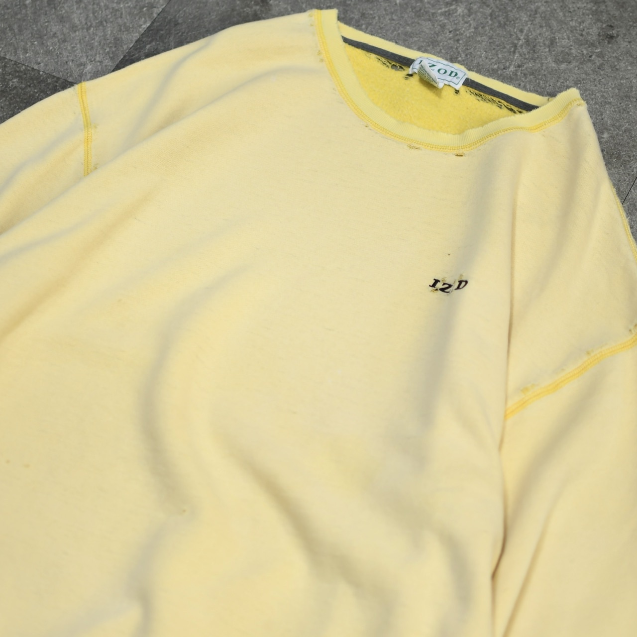 IZOD fade boro sweat yellow