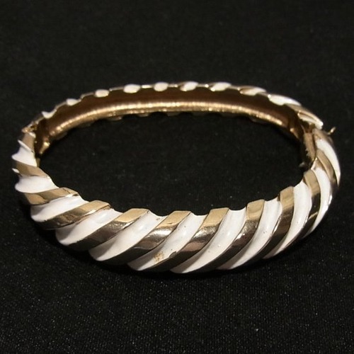 ヴィンテージブレスレット　白いクランパー　ヴィンテージアクセサリーの格安セール　K1041BR