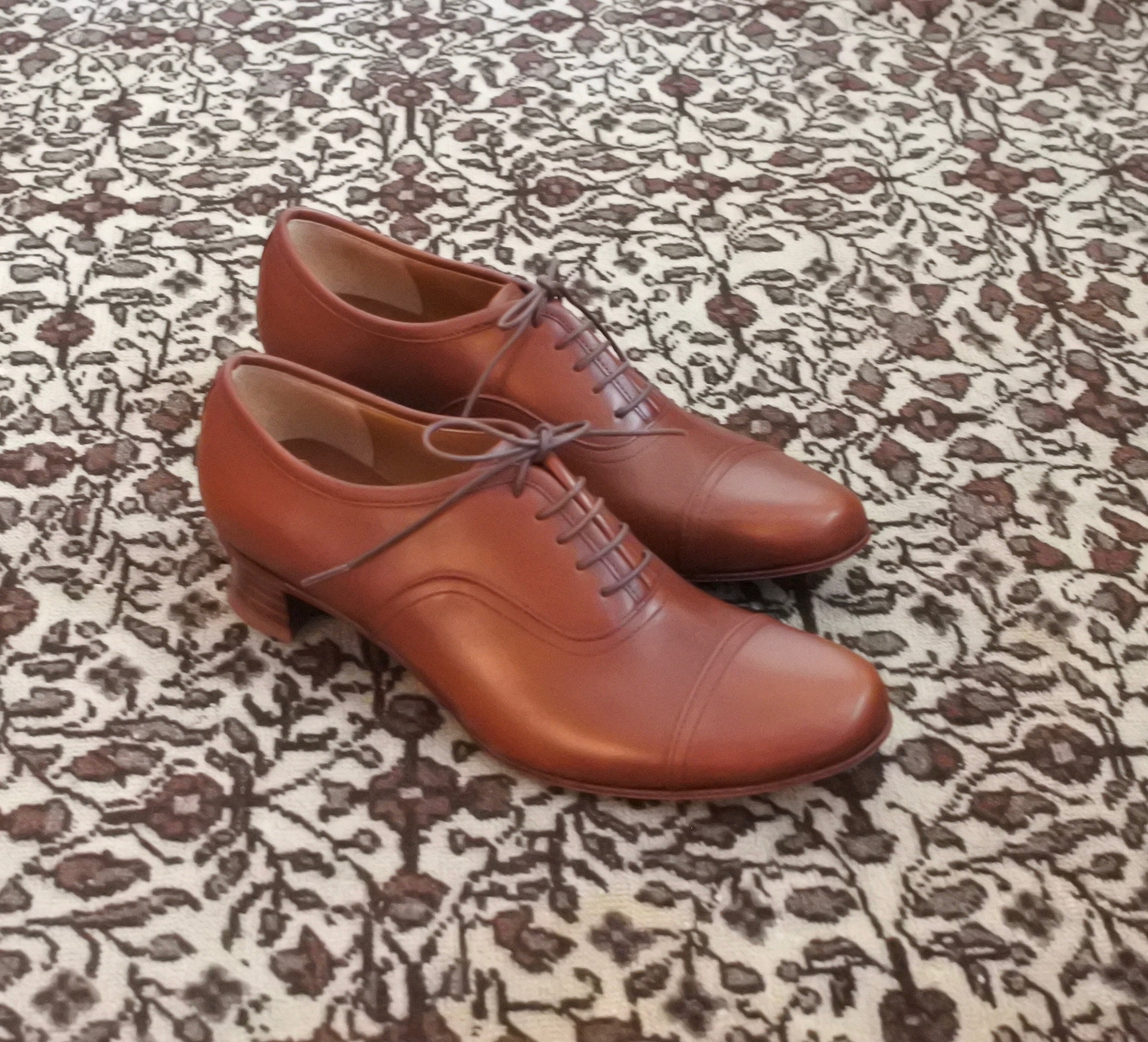 chausser ／ レースアップパンプス（Brown）