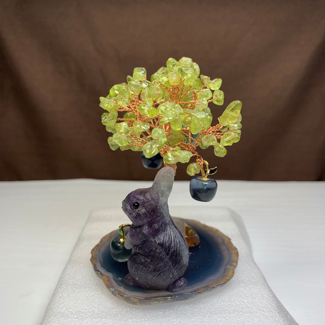 りんご大好きうさぎさん☆りんごがなる招財樹・ペリドット