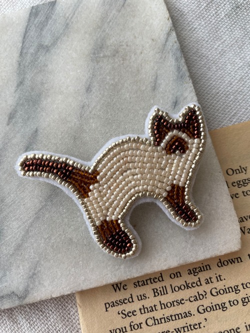 ＜GALLERY one＞シャムネ猫のビーズ刺繍ブローチ