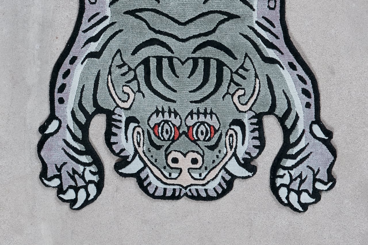 【最終値下げ】チベタンタイガーラグ　Mサイズ　シルク Tibetan Tiger Rug 《Lサイズ•シルク•オリジナル1•ブルー230》チベタン