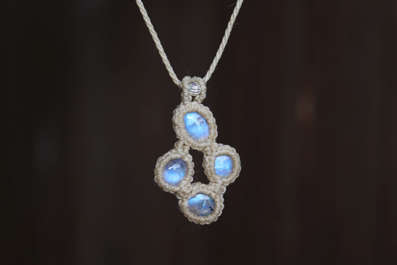 Blue moonstone mix micro macrame　circulation  pendant