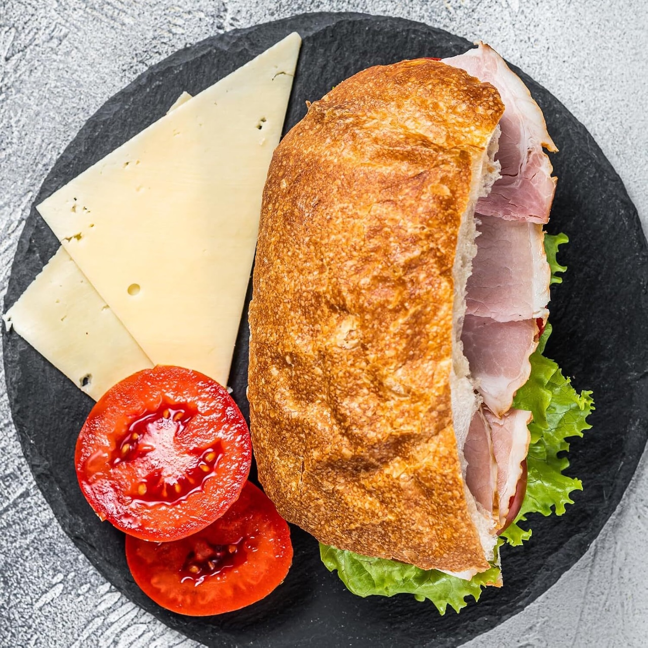 オランダ産 グラスフェッド エダムチーズ 切りたて 13週間熟成– やさしいコクと豊かな風味、食卓を彩る本格派 Dutch Grassfed Edam Cheese – Fresh Cut 13 Weeks Aged Mildly Rich and Full-Flavored A True Classic to Elevate Your Table