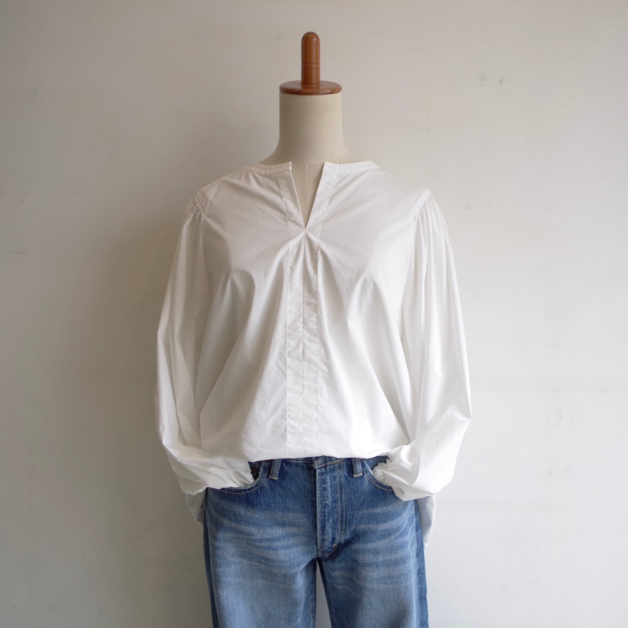 U PHORICA　V Gather Blouse