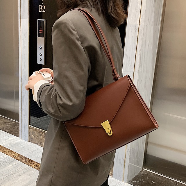 スタンダードオータムウィンターレッドスタイルショルダーバッグ レトロ 秋物 冬物 メッセンジャーバッグ Tiancai_Wing_Bag84545671897