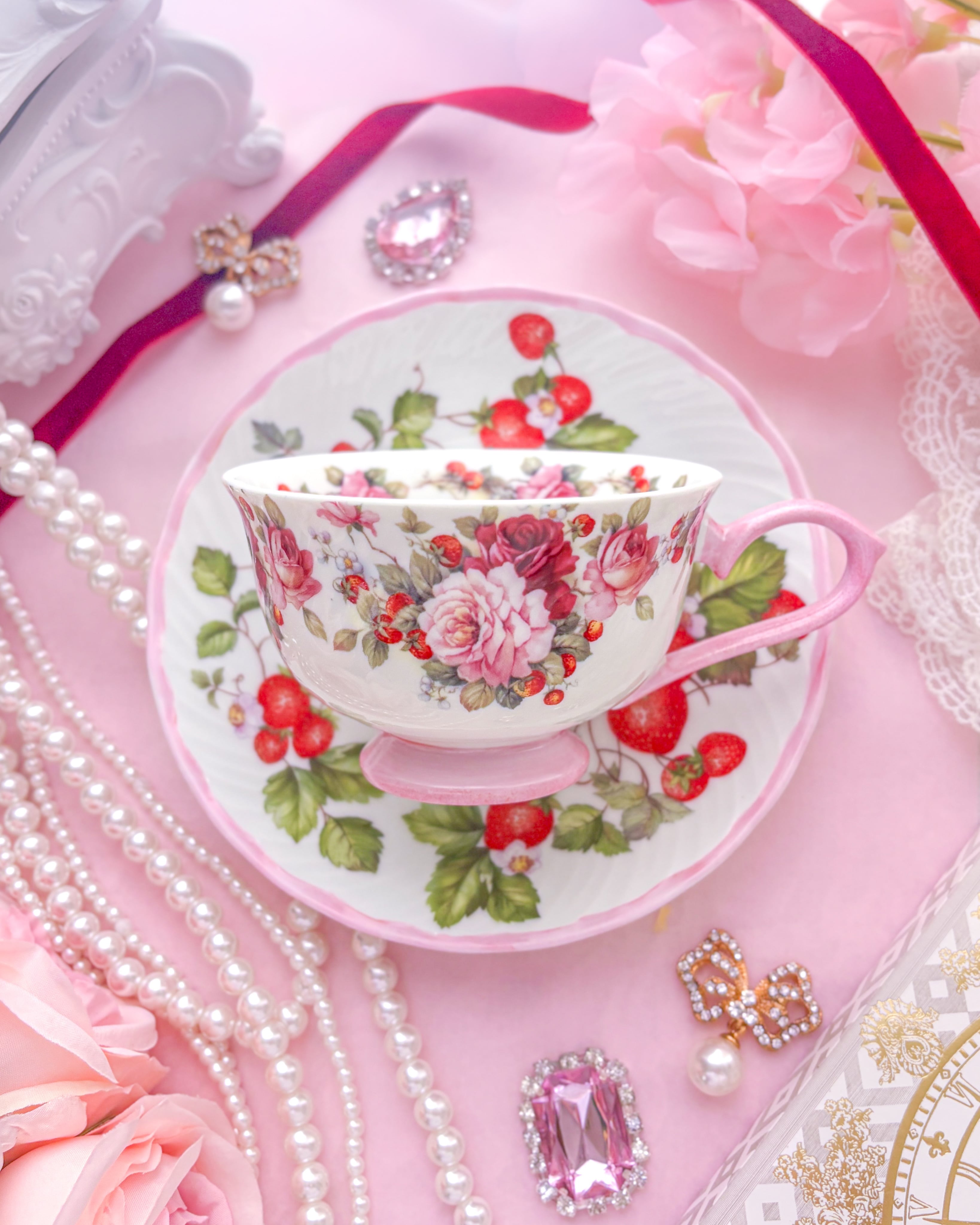 Strawberry Rose Teacup – 甘くときめく苺とバラのティータイム