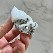 マンガノカルサイト(マンガンカルサイト)、パイライト、水晶共生の希少な原石1*天然石*鉱物*天然石インテリア*置き物