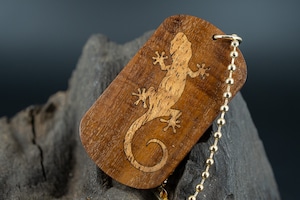 【荒野の秘宝】 リングギジー ドッグタグ 象嵌 木登りトカゲ