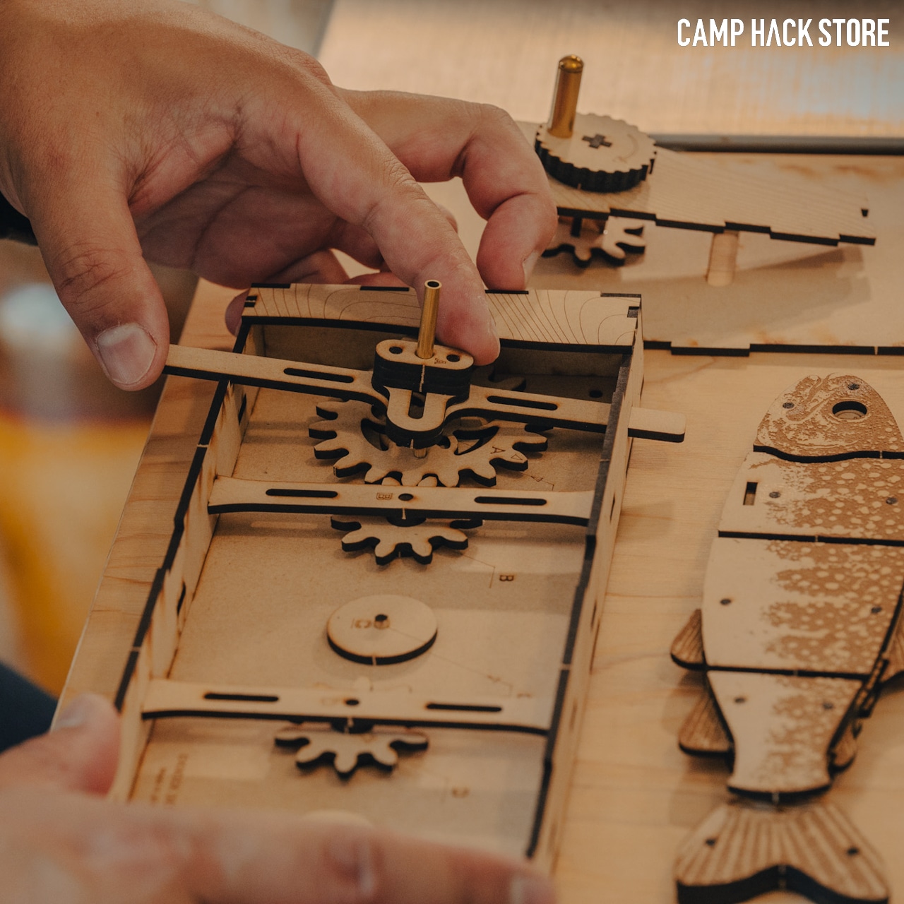 命を吹き込むからくり工作キット「ココロメカニカ」(イワナ)