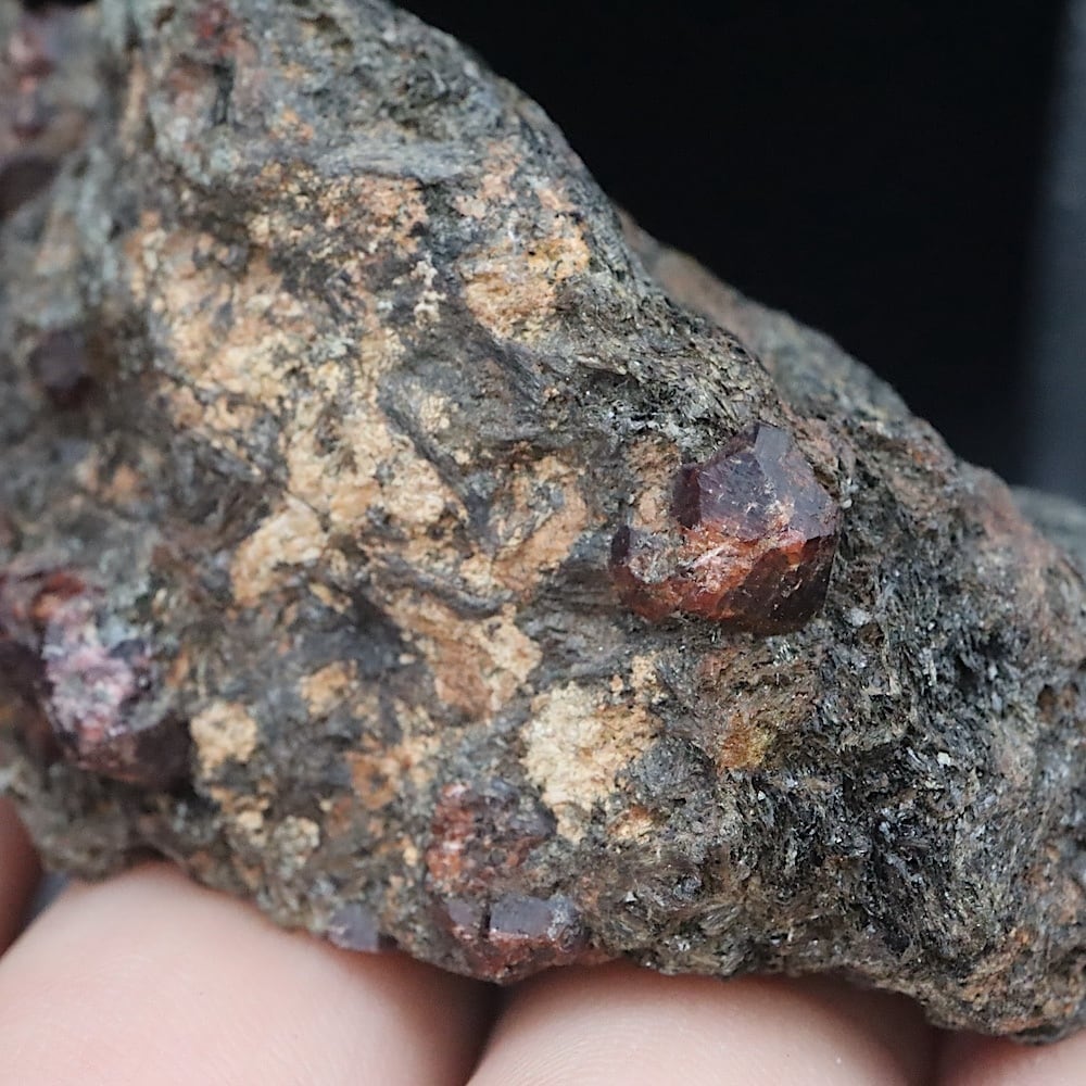 カリフォルニア産！ アルマンディン ガーネット 鉄礬柘榴石 91.2g