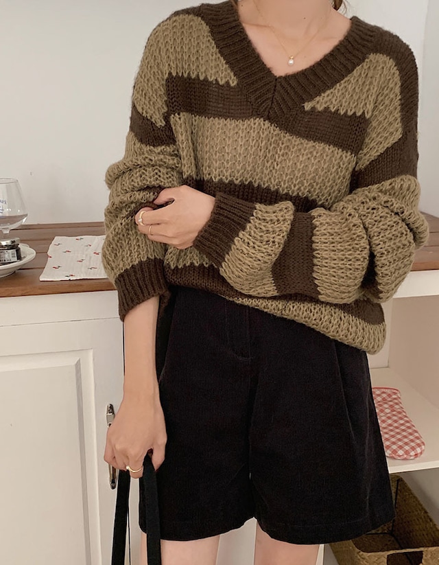 v-neck border knit (beige)