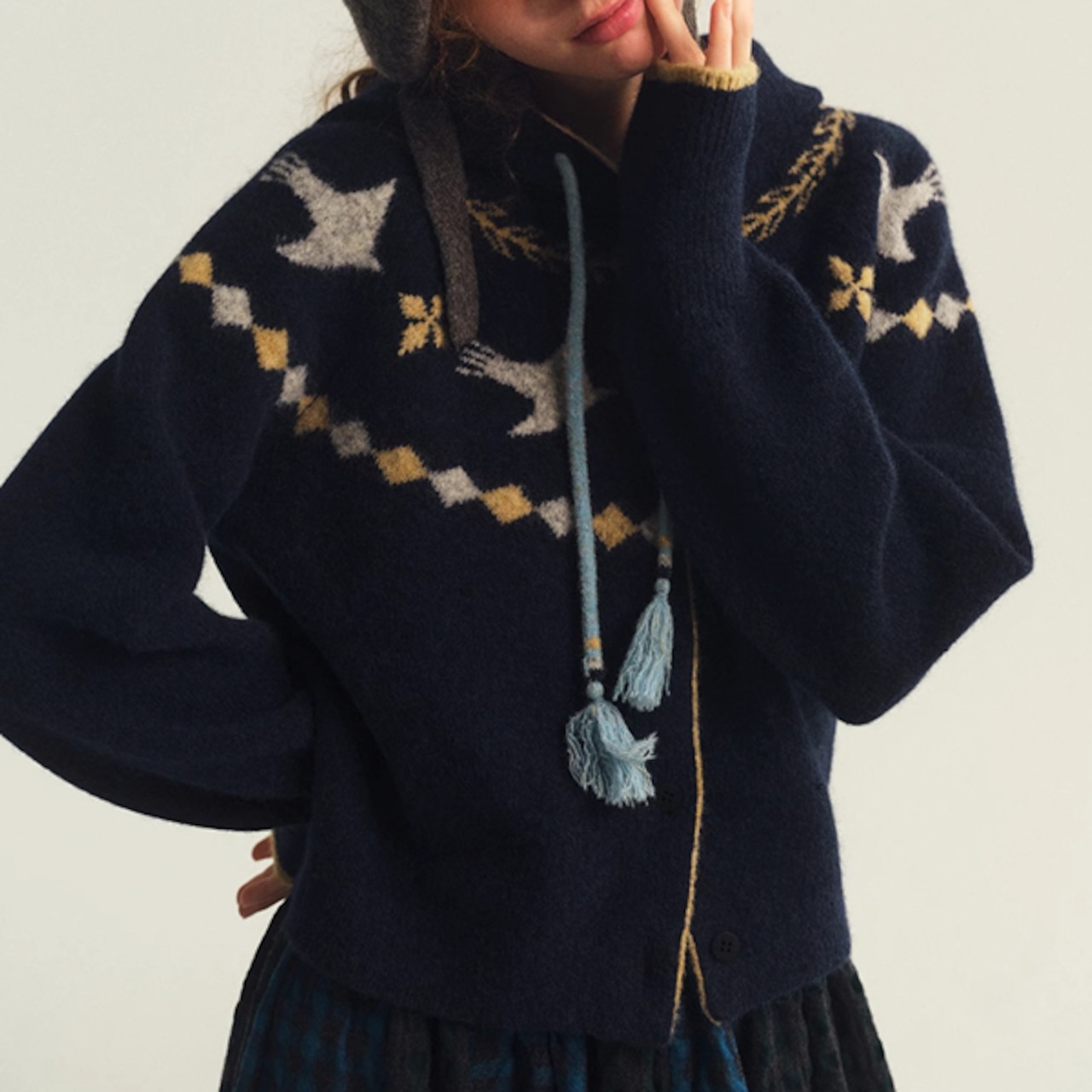 星をまとうタッセル付きニットフーディー 《P0310》