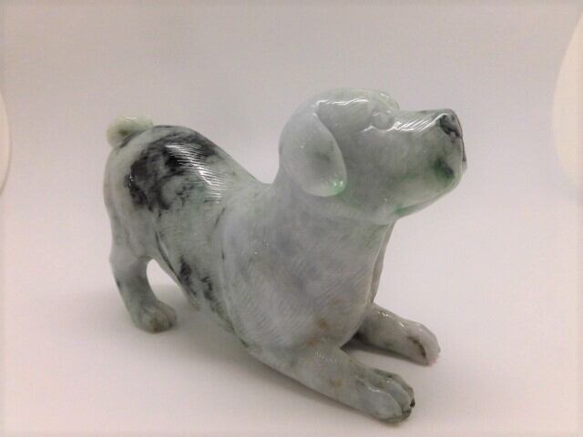 【送料無料】ミャンマー産天然翡翠犬　no.2