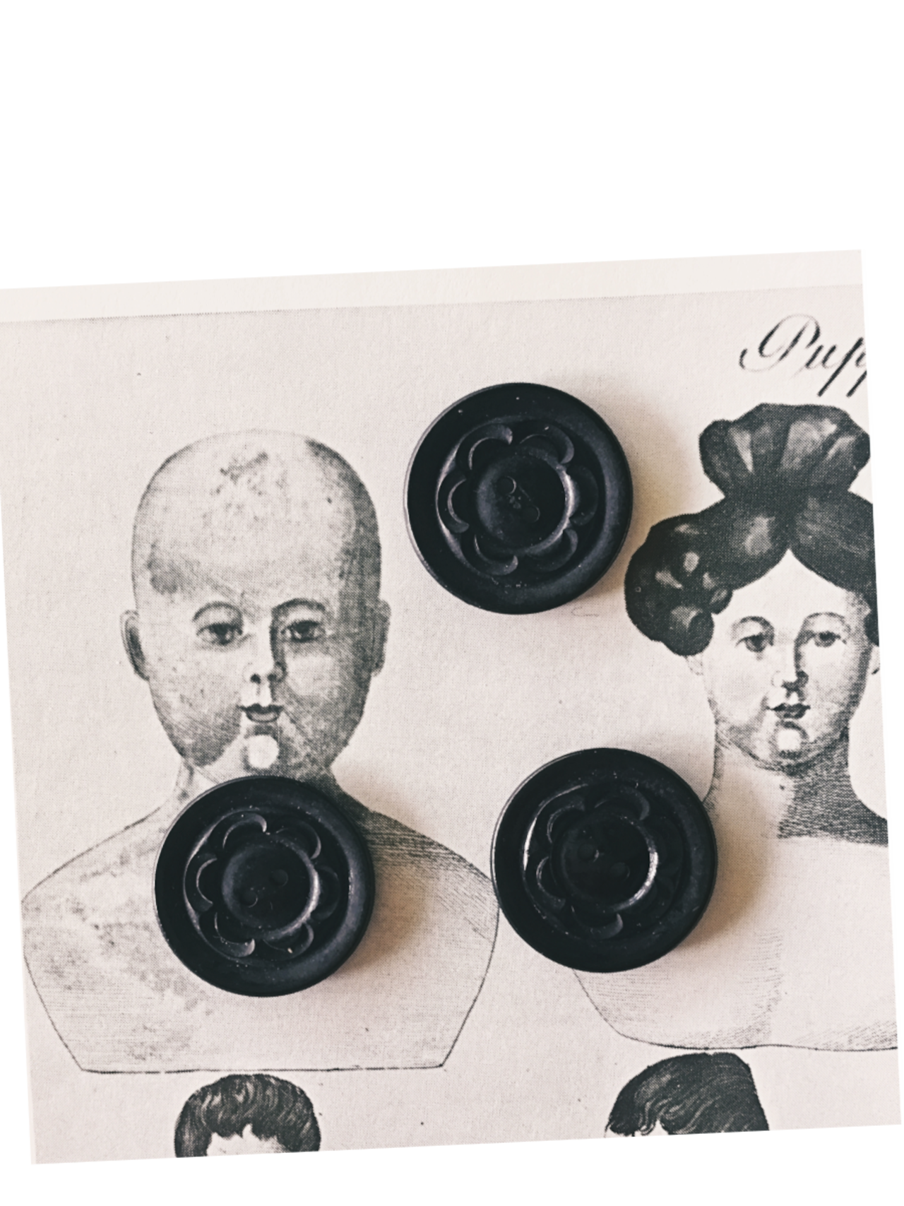 フランス 1900s 幾何学の黒花とgalalithe製ボタンセットe アンティーク
