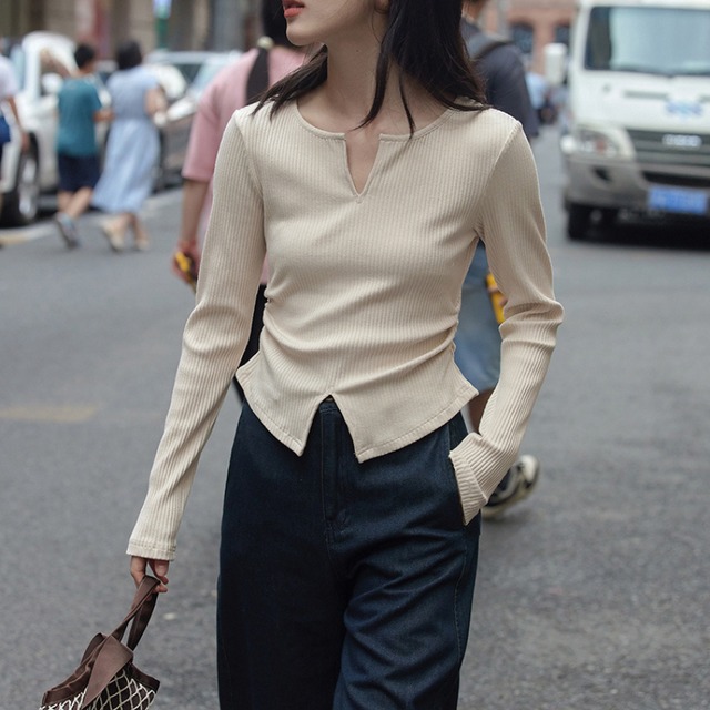 slit neck cut and sew top J00037